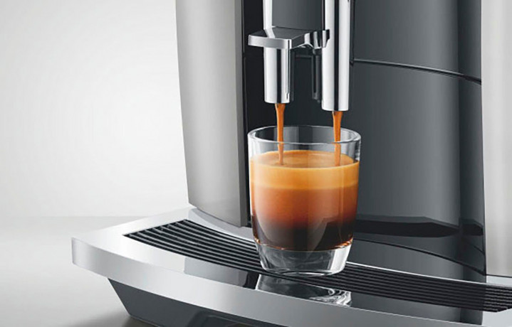 JURA JURA Kaffeevollautomat 15582 E8 Platin (EC) Полностью автоматическая кофемашина JURA 15582 E8 Platinum (EC)