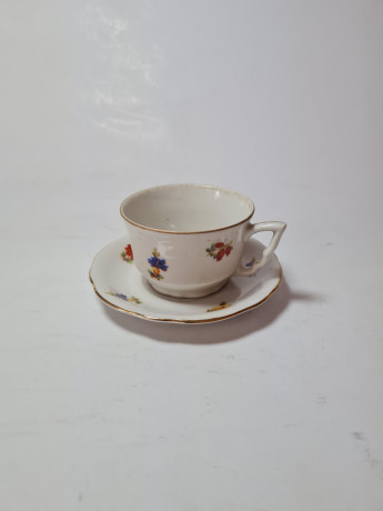 Bavaria Винтажная кофейная пара с позолоченным ободком и витиеватой ручкой "Букеты цветов", Германия, 1960-70гг.