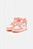 Nike Sportswear W DUNK HIGH Sneaker high crimson bliss/iron ore/white W DUNK HIGH Высокие кроссовки женские малиновое блаженство/железная руда/белый