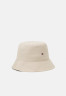 Tommy Hilfiger FLAG BUCKET UNISEX Hat classic beige FLAG BUCKET UNISEX Шапка классический бежевый