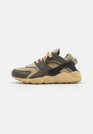 Nike Sportswear AIR HUARACHE CRATER PRM UNISEX Sneaker low cargo khaki/limestone/sesame/black AIR HUARACHE CRATER PRM UNISEX Низкие кроссовки женские карго хаки/известняк/кунжут/черный