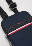 Tommy Hilfiger PHONE BAG Phone case desert sky СУМКА ДЛЯ ТЕЛЕФОНА Чехол для телефона небо пустыни