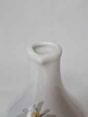 Ваза винтажная Altenkunststadt Bavaria, белый фарфор с ярким цветочным рисунком, 17,5 x 9 см, Германия, 1960-70гг.