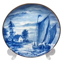 Тарелка декоративная винтажная Wallendorf Echt Kobalt "Яхта и церковь" с позолотой, фарфор, 20 см, ГДР, 1971 год