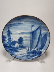 Тарелка декоративная винтажная Wallendorf Echt Kobalt "Яхта и церковь" с позолотой, фарфор, 20 см, ГДР, 1971 год
