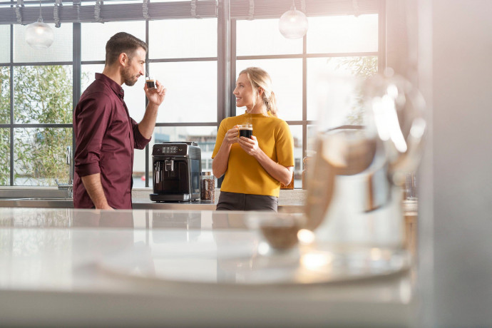 Philips Philips Kaffeevollautomat 2200 Serie EP2220/40 Pannarello  Полностью автоматическая кофемашина Philips серии 2200 EP2220/40 Pannarello