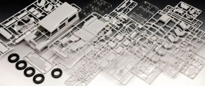 Revell Land Rover Series III LWB station wagon 1:24 Универсал Land Rover Series III LWB 1:24