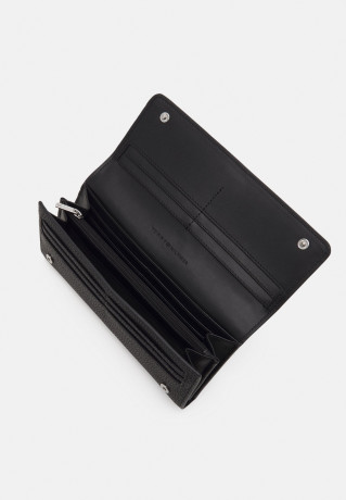 Tommy Hilfiger EMBLEM LARGE FLAP WALLET Wallet black КОШЕЛЕК С БОЛЬШИМ КЛАПАНОМ С ЭМБЛЕМОЙ Бумажник черный