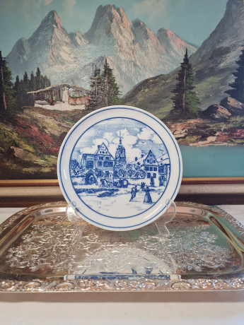 Тарелка декоративная винтажная Hutschenreuther, белый фарфор с бело-голубым рисунком Эльцер Хоф, 20 x 2,5 см, Германия, 1960-70гг.