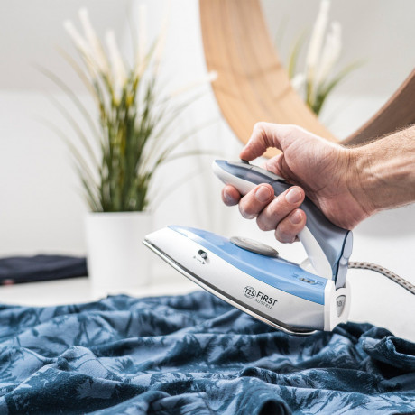 TZS FIRST AUSTRIA TZS FIRST AUSTRIA Reise-Dampfbugeleisen Reisebugeleisen, Mini Bugeleisen mit Klappgriff, Reise Bugeleisen, 750g, Spannungswahler 110/220 Volt, ideal fur Urlaub, Reise, Camping  TZS FIRST AUSTRIA дорожный паровой утюг, дорожный утюг, мини