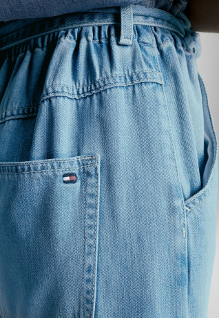 Tommy Hilfiger HIGH RISE LEG PAPER Denim shorts ava HIGH RISE LEG PAPER Джинсовые шорты ава