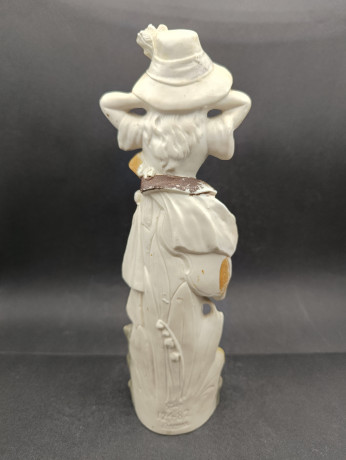 Статуэтка винтажная большая "Вальяжная девушка в шляпе", фарфор, большая, 26 х 9 см, Германия, 1970-80гг.