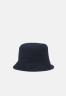 Tommy Hilfiger COLORFUL VARSITY BUCKET HAT UNISEX Hat space blue ЦВЕТНАЯ СТУДЕНЧЕСКАЯ ШАПКА УНИСЕКС Шляпа космический синий