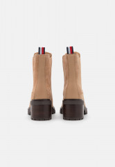 Tommy Hilfiger OUTDOOR CHELSEA MID HEEL BOOT Classic ankle boots khaki dream OUTDOOR CHELSEA MID HEEL BOOT Классические ботильоны хаки мечта