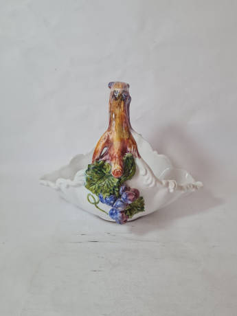 Белая керамическая корзина с декором в виде винограда Bassano Italy, 28 x 19 x 23 см, Италия, 1960-70гг.