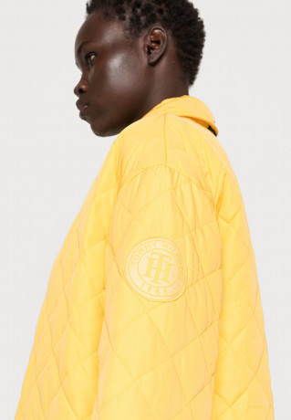 Tommy Hilfiger QUILTED SORONA LONG SHACKET Classic coat sunny yellow QUILTED SORONA LONG SHACKET Классическое пальто солнечно-желтый
