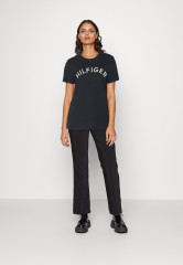 Tommy Hilfiger REG VARSITY EMB C-NK SS Print T-shirt desert sky REG VARSITY EMB C-NK SS Футболка с принтом небо пустыни