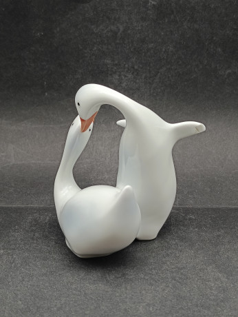 Статуэтка винтажная миниатюрная Hollohaza "Влюбленные утки", ручная роспись, 10 х 8 см, фарфор, Венгрия