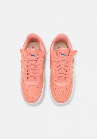 Nike Sportswear W AIR FORCE 1 FONTANKA Sneaker low light madder root/summit white/rust pink W AIR FORCE 1 FONTANKA кроссовки женские низкие светлый корень марены/вершина белая/ржаво-розовая