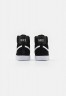 Nike Sportswear BLAZER MID #x27;77 UNISEX Sneaker high black/white/total orange BLAZER MID #x27;77 UNISEX — Высокие кроссовки женские черный/белый/полный оранжевый