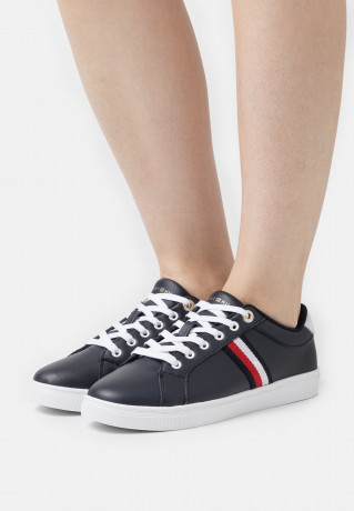 Tommy Hilfiger ESSENTIAL WEBBING CUPSOLE Trainers space blue ESSENTIAL WEBBING CUPSOLE — Кроссовки космический синий