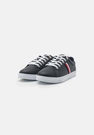 Tommy Hilfiger ESSENTIAL WEBBING CUPSOLE Trainers space blue ESSENTIAL WEBBING CUPSOLE — Кроссовки космический синий