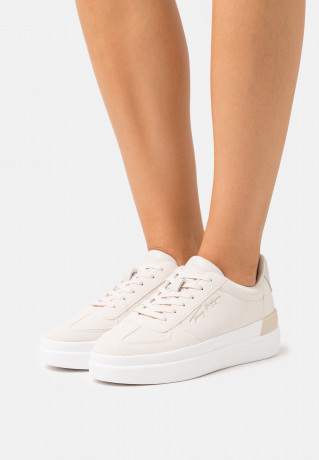 Tommy Hilfiger SIGNATURE Trainers feather white ПОДПИСЬ Кроссовки перо белое