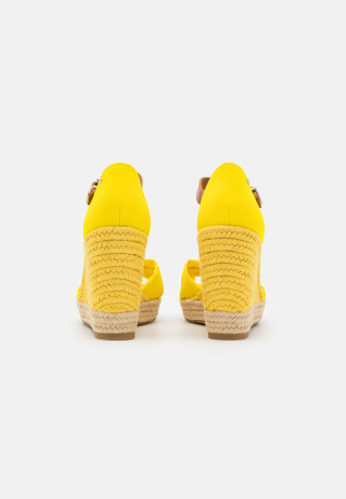 Tommy Hilfiger BASIC OPEN TOE WEDGE Platform sandals vivid yellow BASIC OPEN TOE WEDGE Босоножки на платформе ярко-желтый