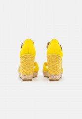 Tommy Hilfiger BASIC OPEN TOE WEDGE Platform sandals vivid yellow BASIC OPEN TOE WEDGE Босоножки на платформе ярко-желтый
