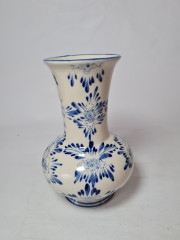 Delfts Винтажная ваза, белый фарфор с голубым рисунком и цветочным декором, 18 x 11,5 см, Германия, 1960-70гг.