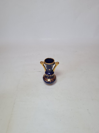 Ваза винтажная Limoges France, темно-синий фарфор с золотым цветочным декором и позолоченными ручками, 9 x 6 см, Франция, 1960-70гг.