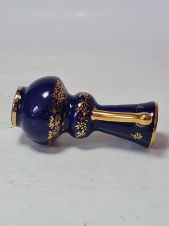 Ваза винтажная Limoges France, темно-синий фарфор с золотым цветочным декором и позолоченными ручками, 9 x 6 см, Франция, 1960-70гг.