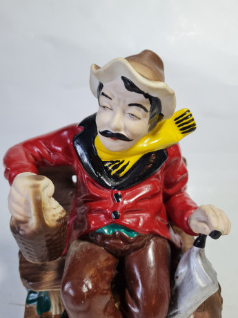 Статуэтка винтажная ARPC Romania "Мужчина с кувшином и зонтиком на лавке", 13 x 10 x 20 см, Румыния, 1960-70гг.