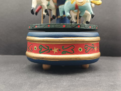 Музыкальная шкатулка винтажная с лошадками, дерево, 19 х 10.5 см, Германия, 1970-80гг.