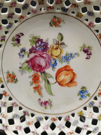 Тарелка сервировочная винтажная Schumann с изображением яркого букета, вырубной фарфор, 17 см, Германия, 1960-70гг.