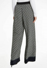Tommy Hilfiger TH MONOGRAMM Trousers stein TH MONOGRAM Брюки камень