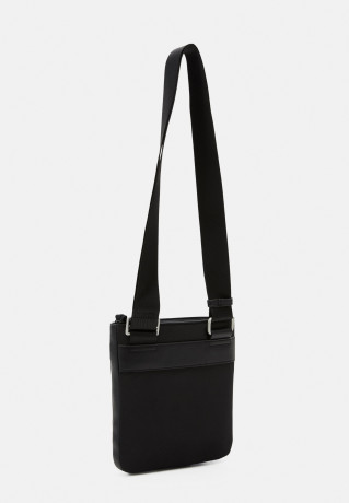 Tommy Hilfiger TH CENTRAL RPREVE MINI CROSSOVER Across body bag black TH CENTRAL RPREVE MINI CROSSOVER Сумка через плечо черный