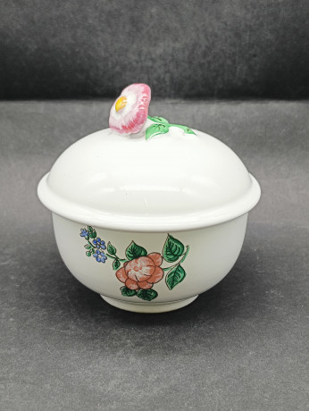 Емкость для сыпучих продуктов винтажная Staatlich Majolika Manufaktur Karlsruhe A.G., с объемным цветком на крышке, керамика, ручная работа, 11.5 см, Германия, 1970-80гг.