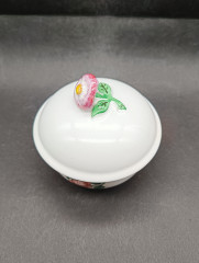 Емкость для сыпучих продуктов винтажная Staatlich Majolika Manufaktur Karlsruhe A.G., с объемным цветком на крышке, керамика, ручная работа, 11.5 см, Германия, 1970-80гг.