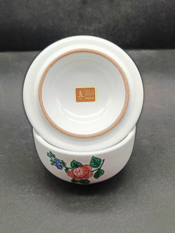 Емкость для сыпучих продуктов винтажная Staatlich Majolika Manufaktur Karlsruhe A.G., с объемным цветком на крышке, керамика, ручная работа, 11.5 см, Германия, 1970-80гг.