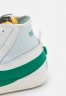 Nike Sportswear BLAZER MID #x27;77 JUMBO UNISEX Sneaker high summit white/malachite/blackened blue BLAZER MID #x27;77 JUMBO UNISEX — Высокие кроссовки женские вершина белый/малахит/черненый синий