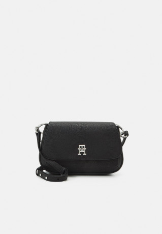 Tommy Hilfiger EMBLEM FLAP CROSSOVER Across body bag black EMBLEM FLAP CROSSOVER Сумка через плечо черный