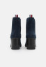 Tommy Hilfiger OUTDOOR BOOT High heeled ankle boots desert sky OUTDOOR BOOT Ботильоны на высоком каблуке небо пустыни