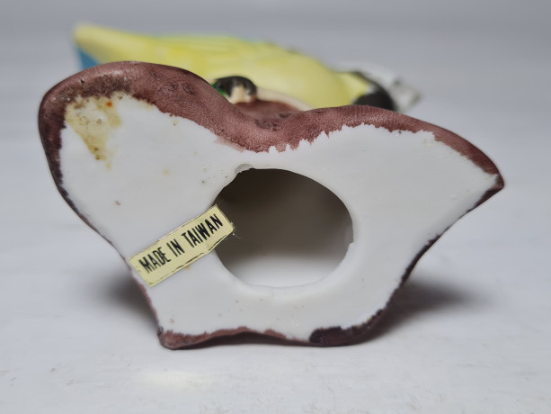 Фигурка декоративная винтажная фарфоровая "Птица на ветке", 9,5 x 7 см, Тайвань, 1960-70гг.