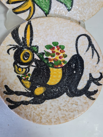 Набор декоративных тарелок винтажных Toledo, керамика с красочным рисунком: рыба, петух, осел, рыба, 4 шт х 20,5 x 4,5 см, Испания, 1960-70гг.