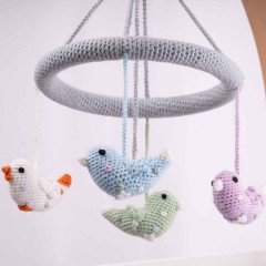 SindiBaba® Baby-Mobile gehakelt mit Rasseln Детский мобиль связанный крючком с погремушками