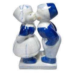 Delft Делфтский фарфор Набор коллекционных статуэток "Целующиеся мальчик и девочка"