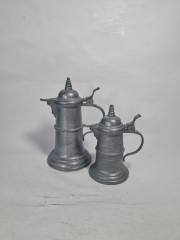 Набор винтажных кувшинов с крышкой в деревенском стиле, традиционное искусство, олово, литье, 2 шт., 17 см и 10 см, Германия, 1990-2000гг.