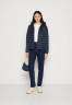 Tommy Hilfiger PADDED GLOBAL STRIPE JACKET Light jacket desert sky УТЕПЛЕННАЯ КУРТКА GLOBAL STRIPE JACKET Легкая куртка небо пустыни