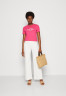 Tommy Hilfiger SLIM SIGNATURE Print T-shirt bright cerise pink SLIM SIGNATURE Футболка с принтом ярко-вишнево-розовый